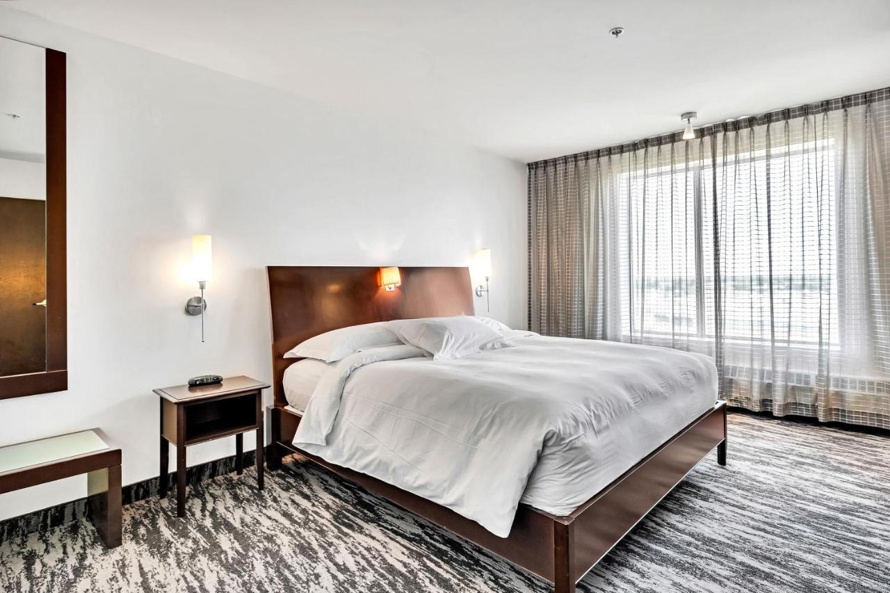 Hotel Mortagne Boucherville Bagian luar foto