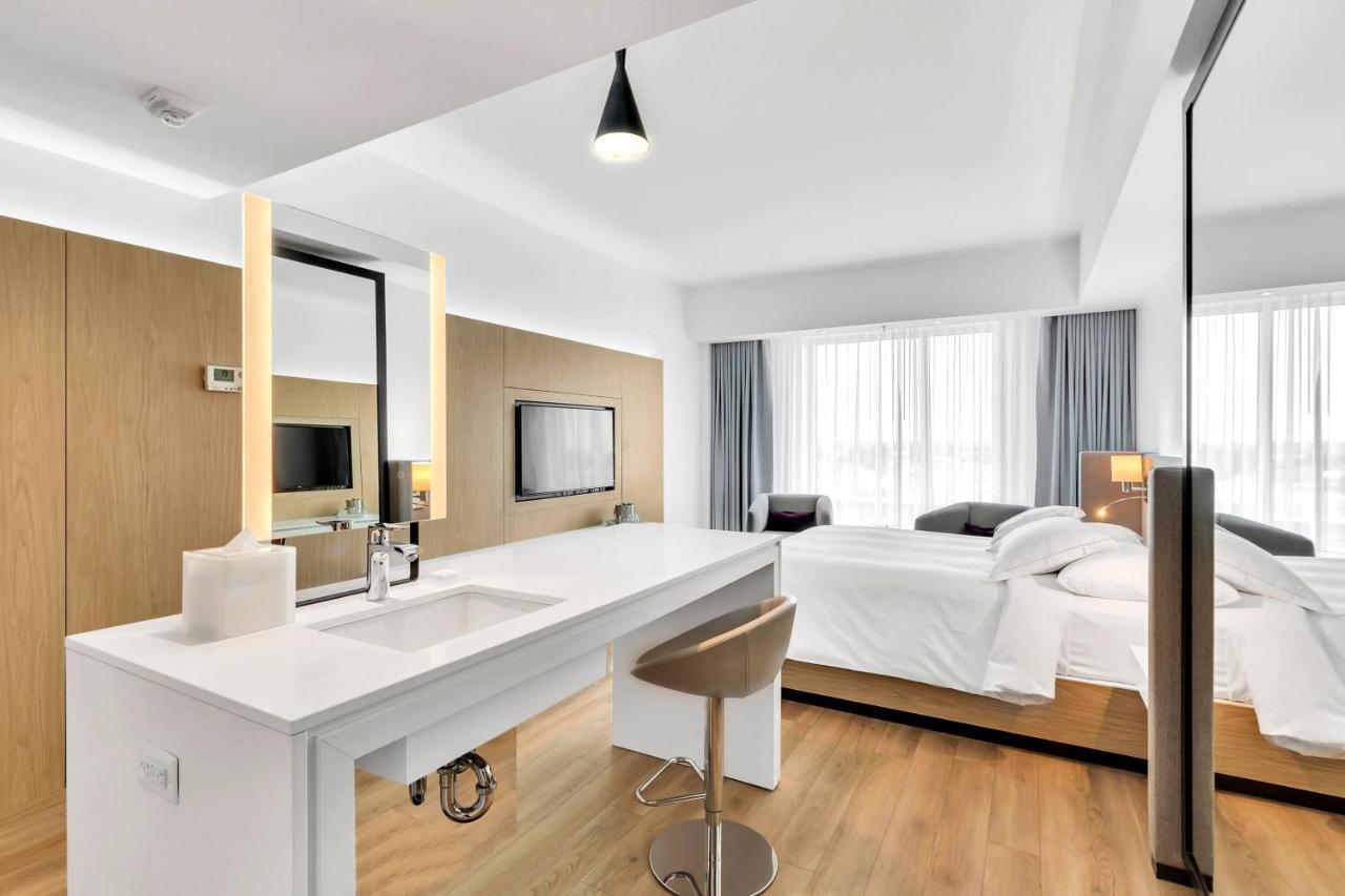 Hotel Mortagne Boucherville Bagian luar foto