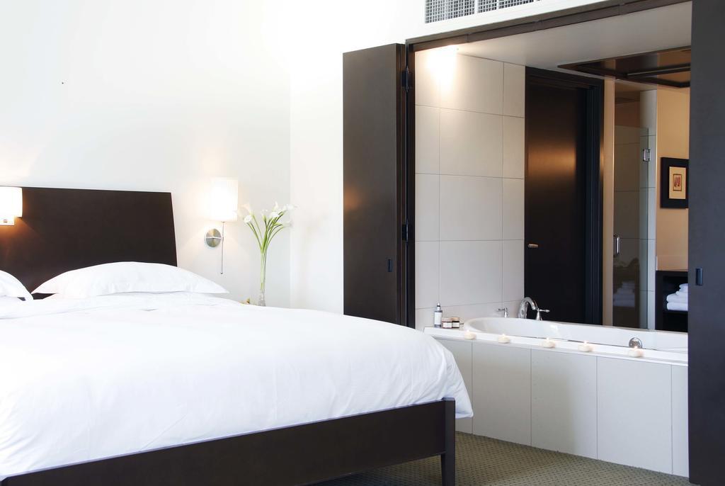 Hotel Mortagne Boucherville Bagian luar foto