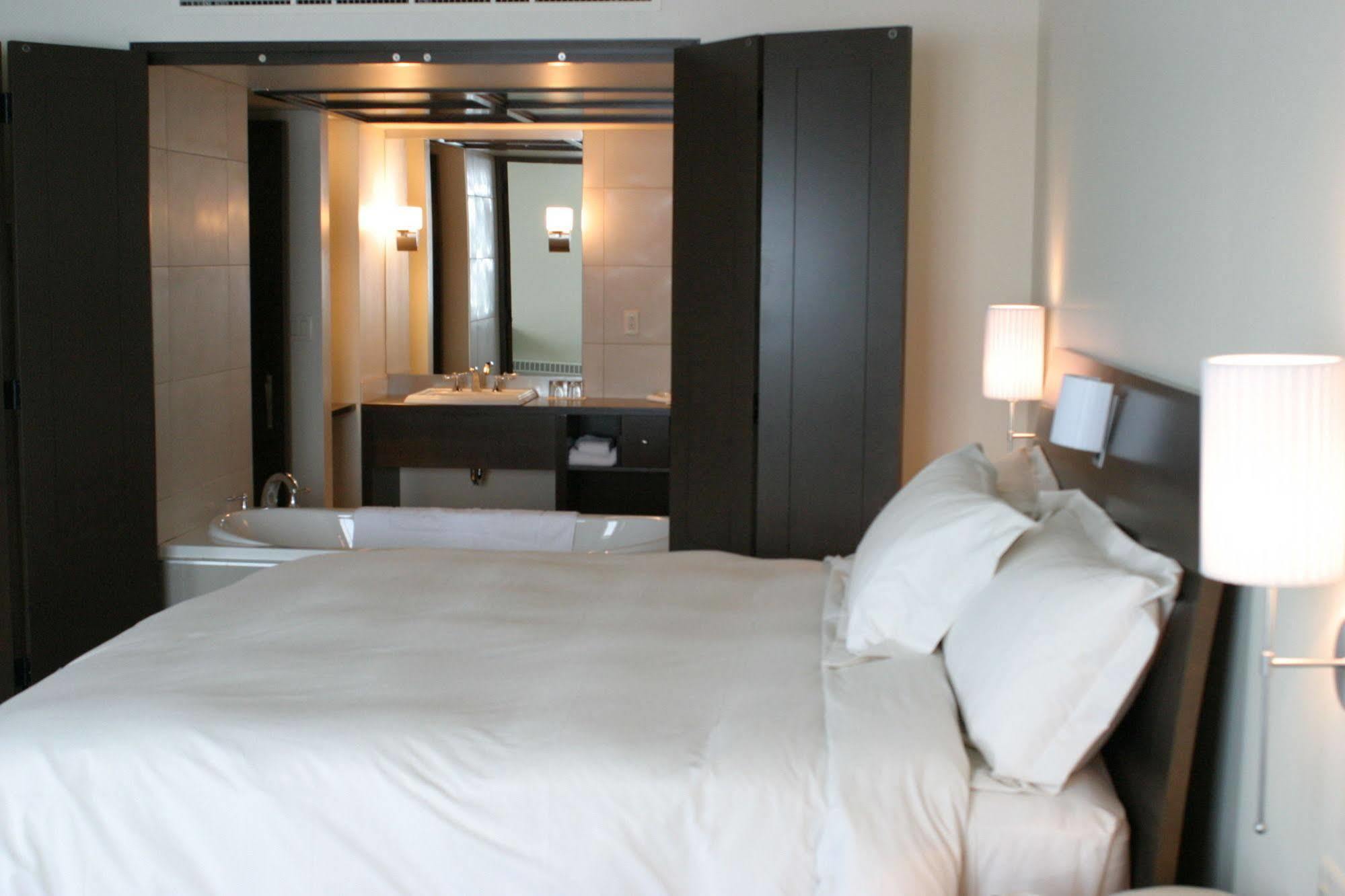 Hotel Mortagne Boucherville Bagian luar foto