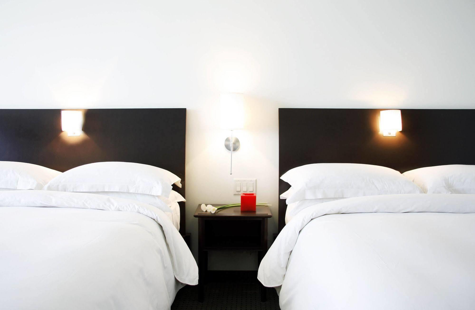 Hotel Mortagne Boucherville Bagian luar foto